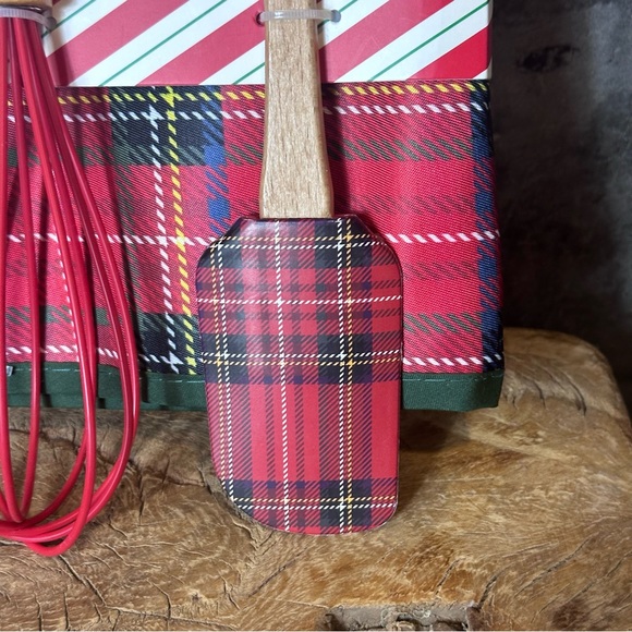 CWC Cook With Color Happy Holidays 3pc Baking Set Plaid Apron Spatula Whisk - Picture 2 of 7